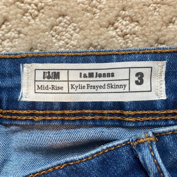 Jeans with frayed bottom - Picture 3 of 4